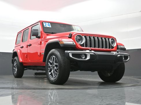 Used 2024 Jeep Wrangler Sahara image 31