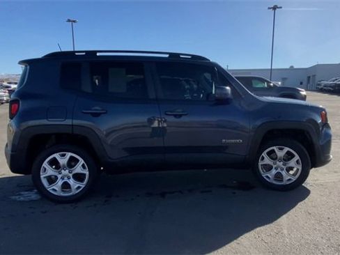 Used 2019 Jeep Renegade Latitude w/ UConnect 8.4 Nav Group image 9