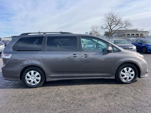Used 2015 Toyota Sienna SE Premium image 8