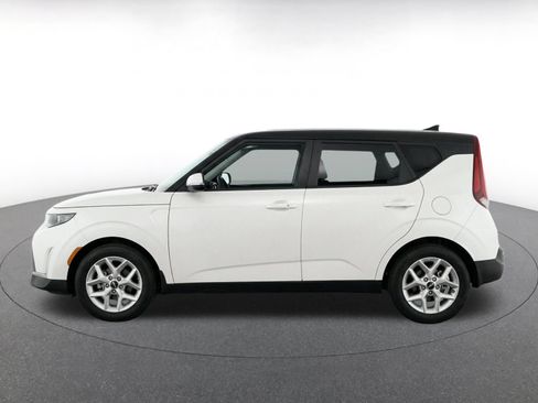 Used 2025 Kia Soul LX w/ LX Technology Package FWD image 4