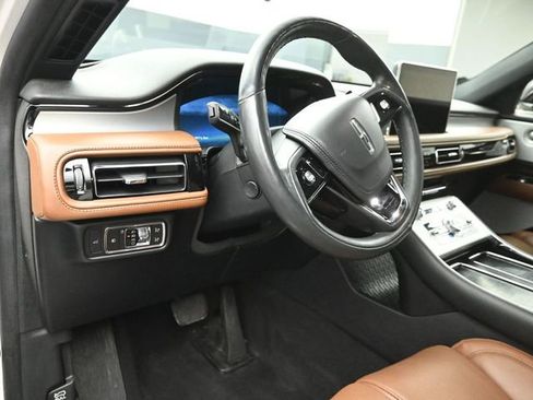 Certified 2023 Lincoln Aviator Reserve w/ Equipment Group 201A image 11