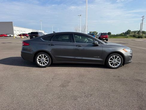 Used 2019 Ford Fusion SE FWD image 4