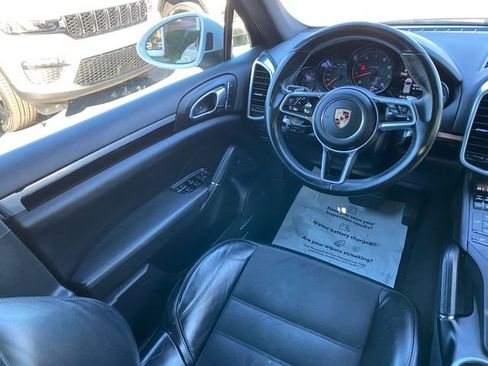 Used 2017 Porsche Cayenne image 31