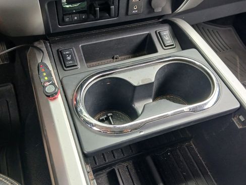 Used 2017 Nissan Titan SL RWD image 27
