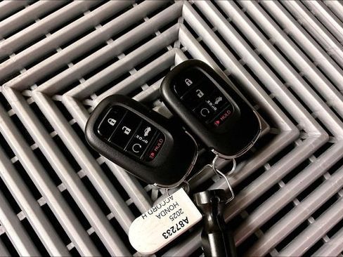 Used 2025 Honda Accord Touring image 11