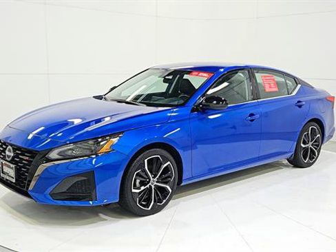 Certified 2025 Nissan Altima 2.5 SR FWD image 3