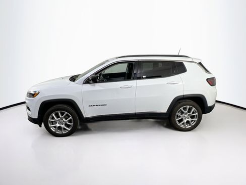 Used 2022 Jeep Compass Latitude w/ Sun and Sound Group image 8