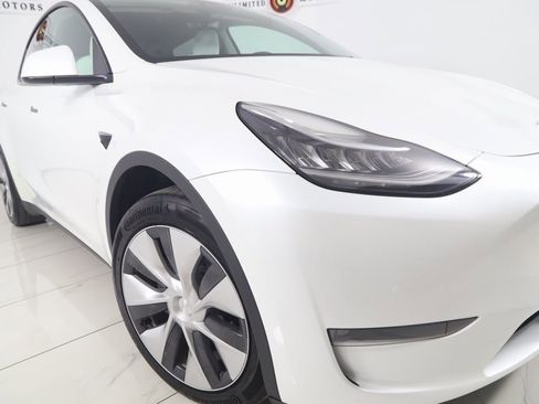 Used 2022 Tesla Model Y Long Range image 16