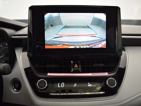 Used 2024 Toyota Corolla SE w/ SE Premium Package FWD image 16