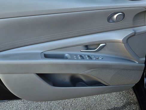 Used 2023 Hyundai Elantra Blue image 10