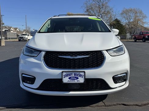 Used 2022 Chrysler Pacifica Touring-L image 32