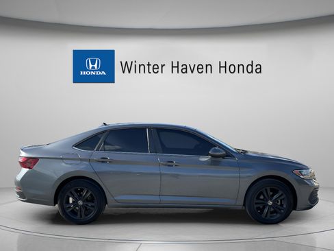 Used 2023 Volkswagen Jetta SE image 10