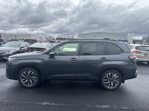 Used 2025 Subaru Forester Touring AWD/4WD image 11