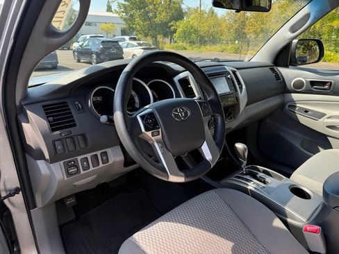 Used 2015 Toyota Tacoma 4x4 Double Cab w/ SR5 Package image 13