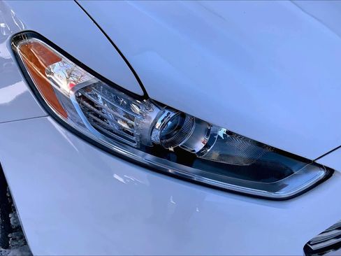 Used 2015 Ford Fusion SE image 27