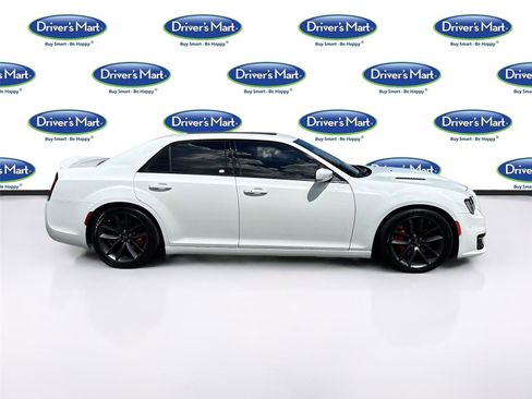 Used 2023 Chrysler 300 C image 9