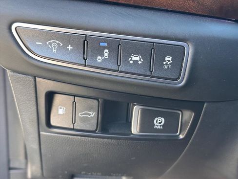 Used 2017 Genesis G90 3.3T Premium image 20