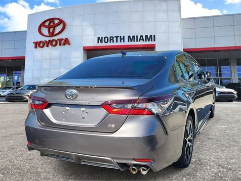 Used 2023 Toyota Camry SE image 4