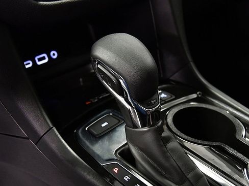 Used 2022 Chevrolet Equinox Premier image 24