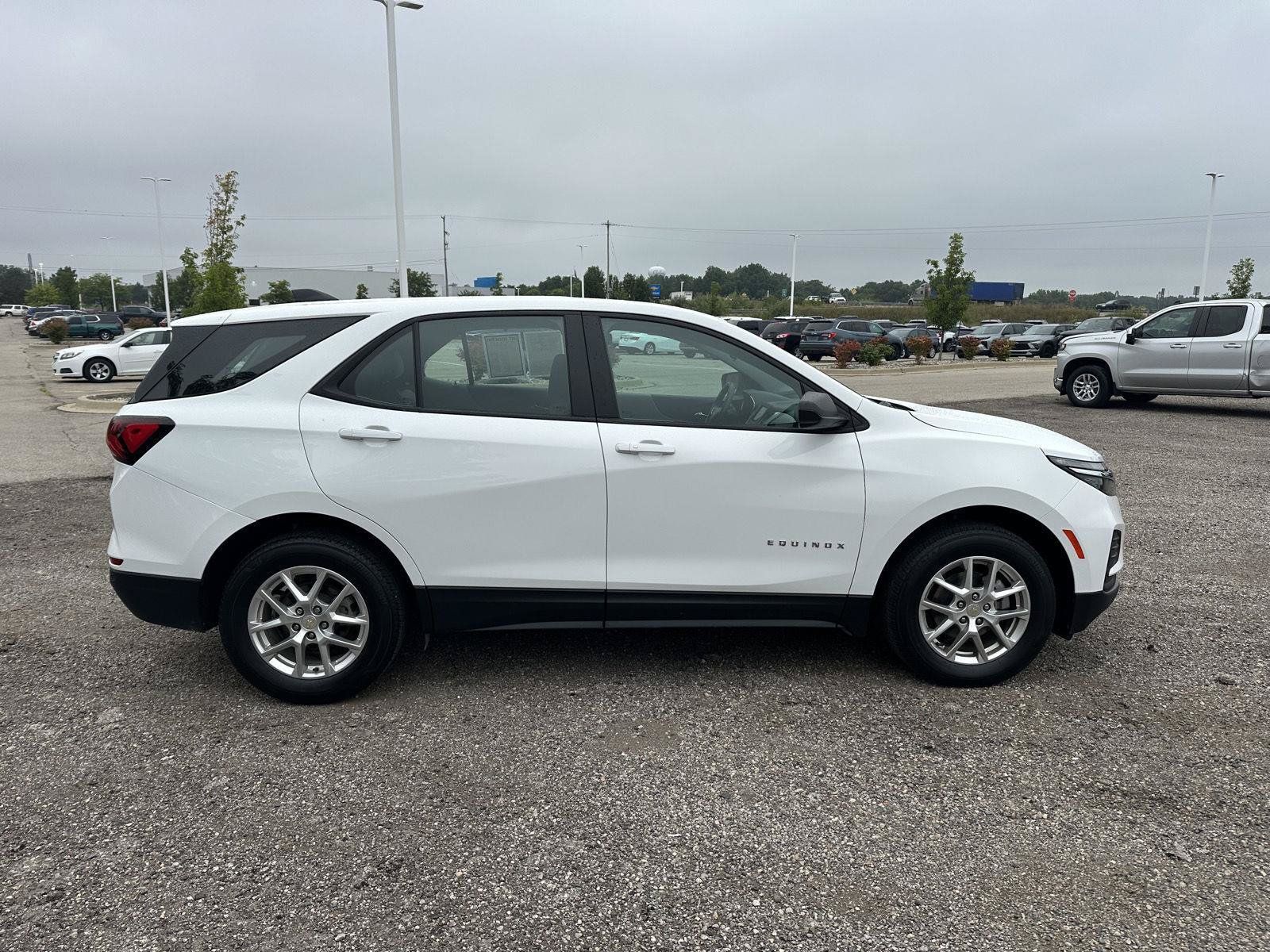 Used 2022 Chevrolet Equinox LS w/ Driver Confidence II Package AWD/4WD image 8