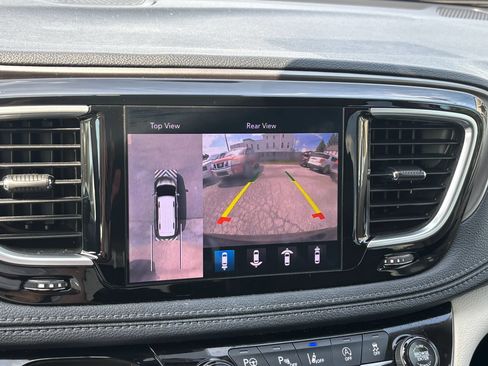 Used 2018 Chrysler Pacifica Limited w/ Advanced Safetytec Group FWD image 41