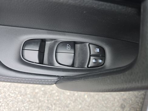 Used 2018 Nissan Rogue Sport SV FWD image 28