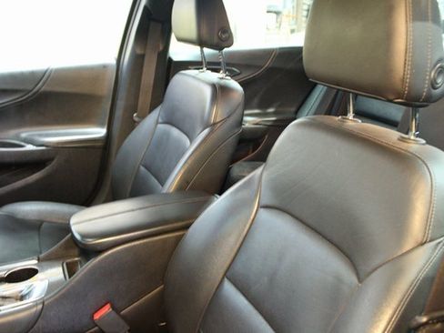 Used 2018 Chevrolet Malibu LT image 17