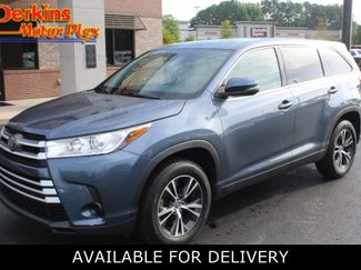 Used 2019 Toyota Highlander LE FWD video 1