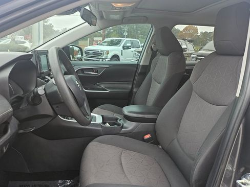 Used 2019 Toyota RAV4 XLE image 4