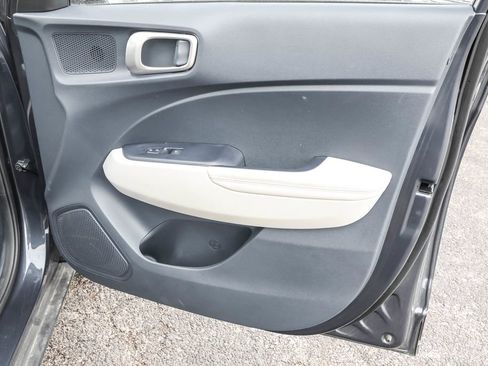 Certified 2025 Hyundai Venue Limited image 39