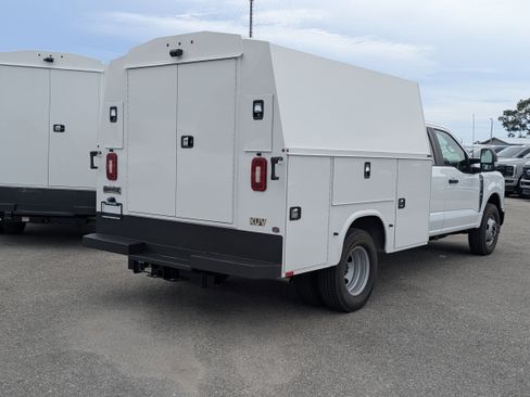 New 2024 Ford F350 XL image 2