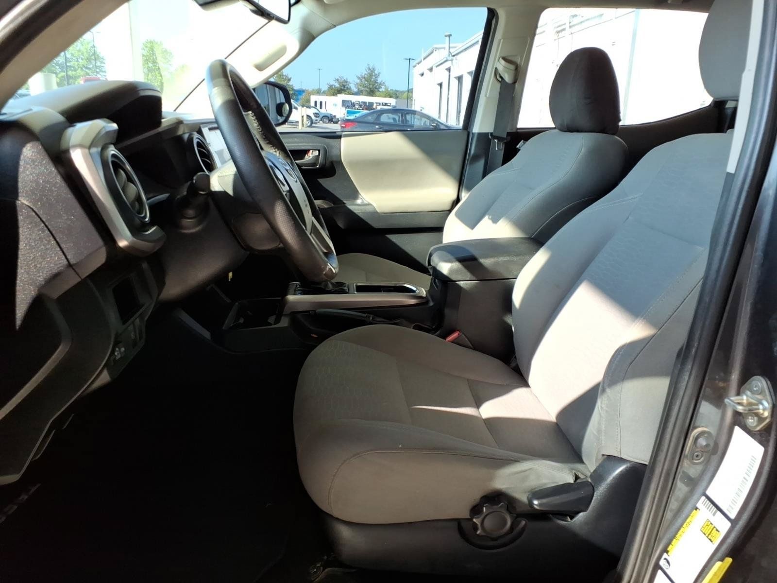 Used 2019 Toyota Tacoma SR5 RWD image 3
