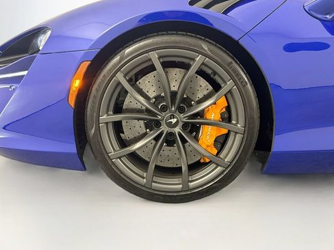 Used 2023 McLaren Artura RWD image 32