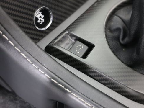 Used 2016 Aston Martin V8 Vantage GT image 22