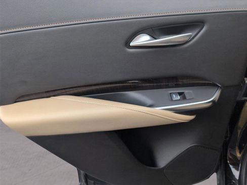 Used 2025 Cadillac XT4 Premium Luxury FWD image 32
