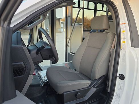 Used 2019 Ford F550 2WD Regular Cab Super Duty image 40