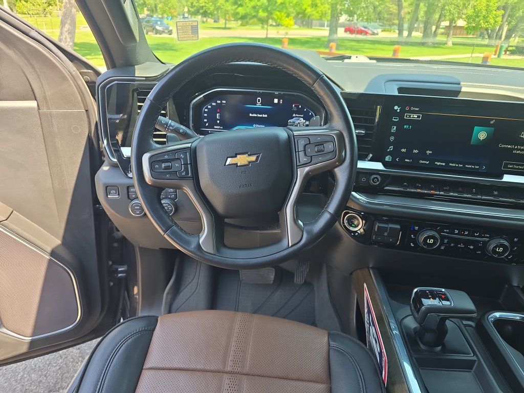 Used 2023 Chevrolet Silverado 1500 High Country w/ High Country Premium Package AWD/4WD image 15