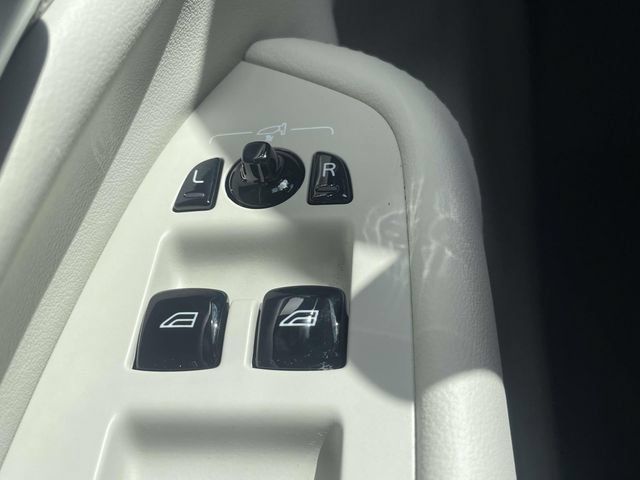 Used 2024 Volvo XC90 B5 Plus w/ Protection Package Premier AWD/4WD image 25
