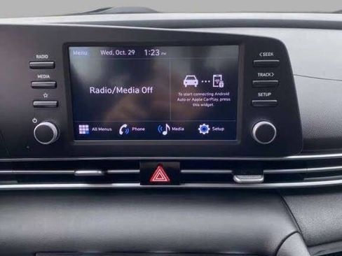 Used 2025 Hyundai Elantra SE image 21