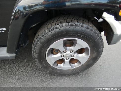 Used 2017 Jeep Wrangler Unlimited Sahara w/ Connectivity Group image 17