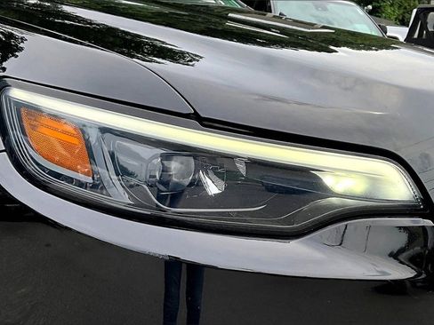 Used 2021 Jeep Cherokee Limited image 31