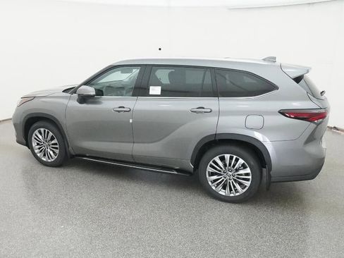 New 2026 Toyota Highlander Platinum image 37
