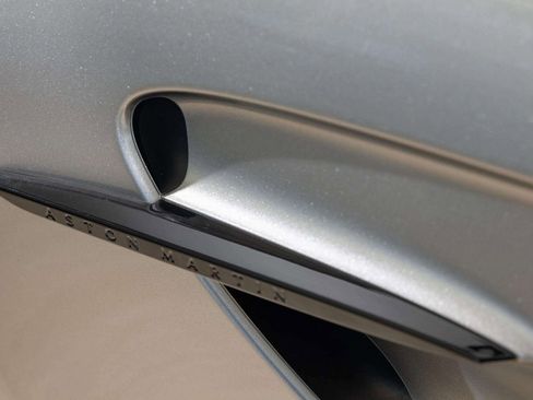 Used 2025 Aston Martin V8 Vantage Coupe image 16