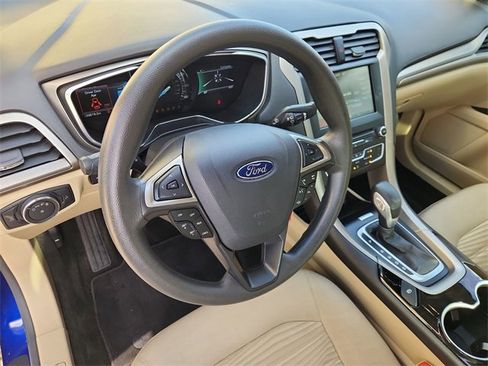 Used 2016 Ford Fusion SE image 10