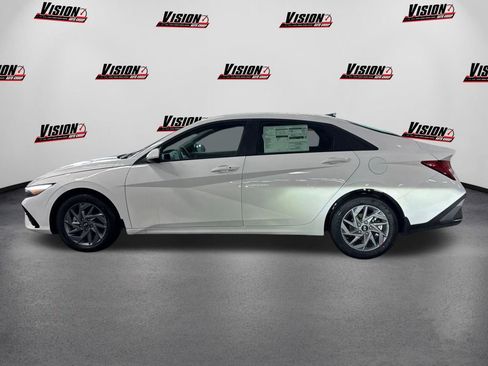 New 2026 Hyundai Elantra Hybrid FWD image 8
