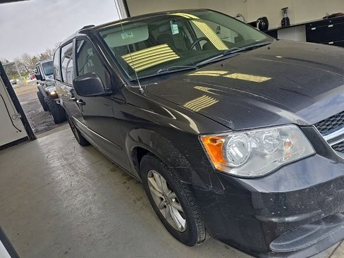 Used 2016 Dodge Grand Caravan SXT image 1