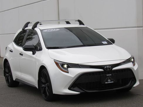 Used 2022 Toyota Corolla SE FWD image 2