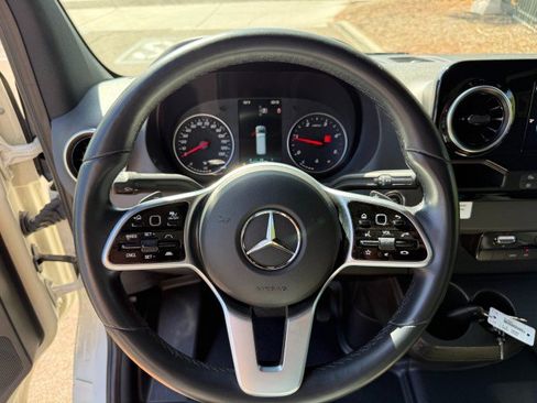 Used 2022 Mercedes-Benz Sprinter 3500 image 18