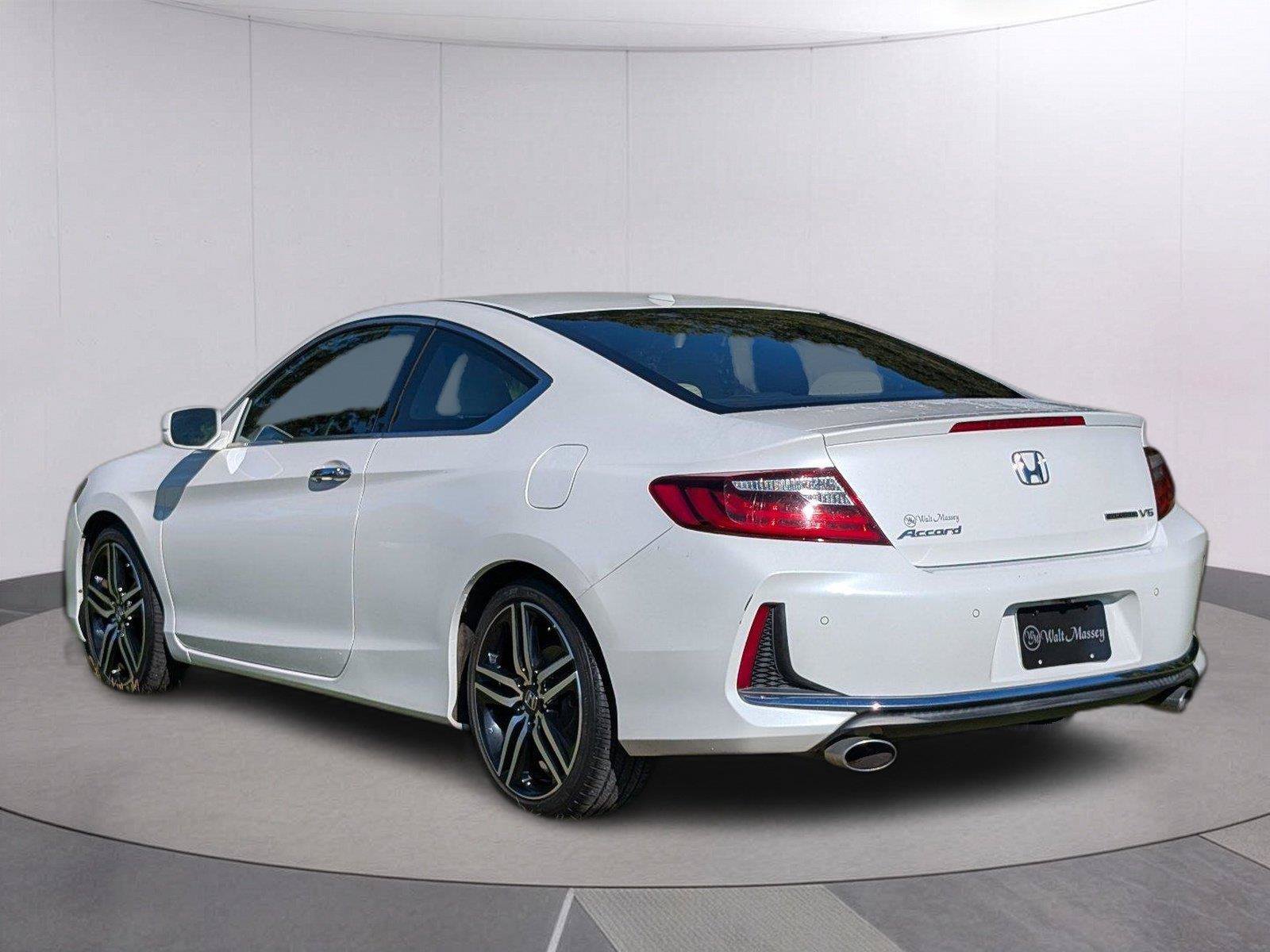 Used 2017 Honda Accord Touring image 3