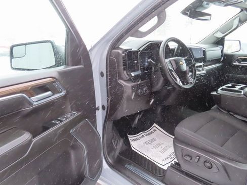 Used 2024 Chevrolet Silverado 1500 LT image 17